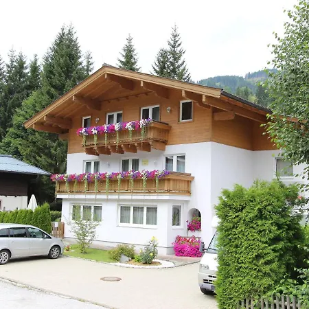 Modern In Saalbach-hinterglemm With Sauna *